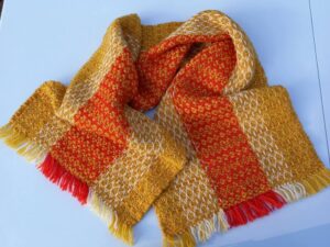 Sinepivärvi-kollane sall