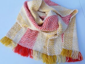 Pikk rõõmsates toonides sall