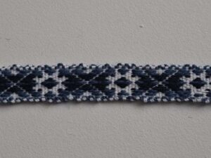 Kirivöö järjehoidja nelja kaheksakannaga – käsitsi kootud Eesti muster