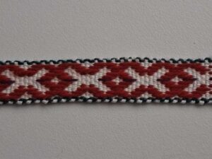 Kirivöö järjehoidja kolm risti madarapunane roheliste äärtega