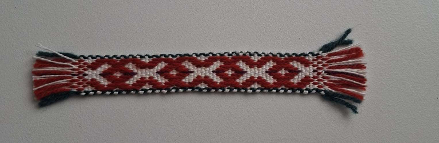 Kirivöö järjehoidja kolm risti madarapunane roheliste äärtega