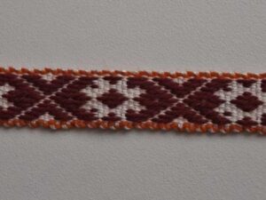 Kirivöö järjehoidja kolm kaheksakanda madarapunane oranžide äärtega