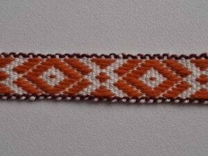 Kirivöö järjehoidja kaks rombi oranž madarapunaste äärtega