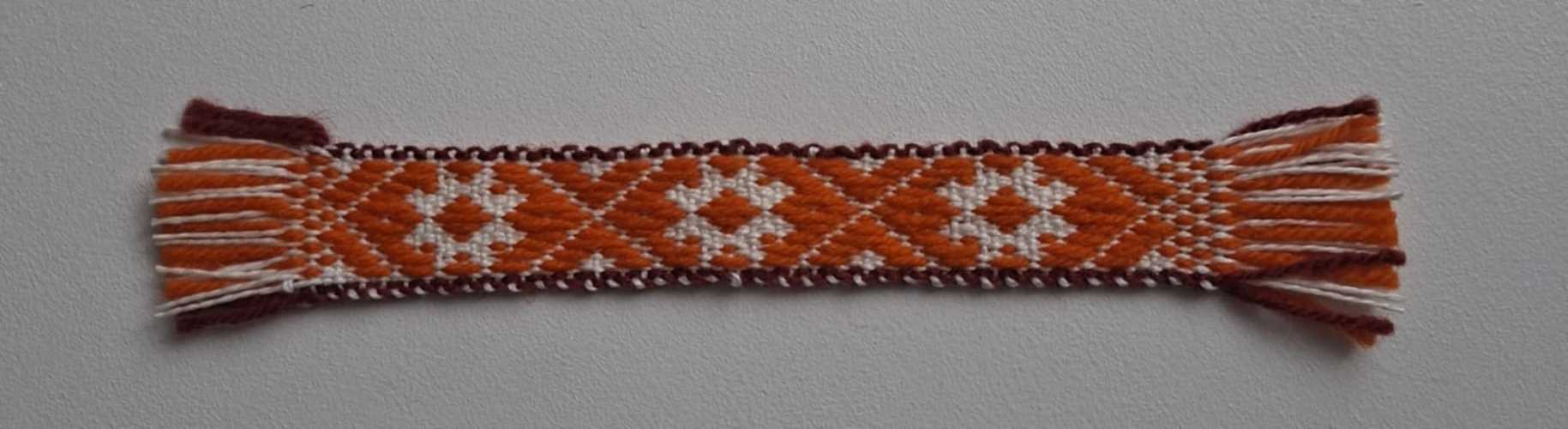 Kirivöö järjehoidja kolm kaheksakanda oranž madarapunaste äärtega