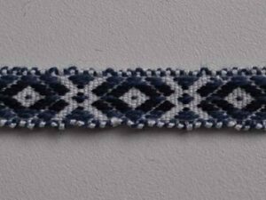 Kirivöö järjehoidja kolme rombiga – käsitsi kootud Eesti muster