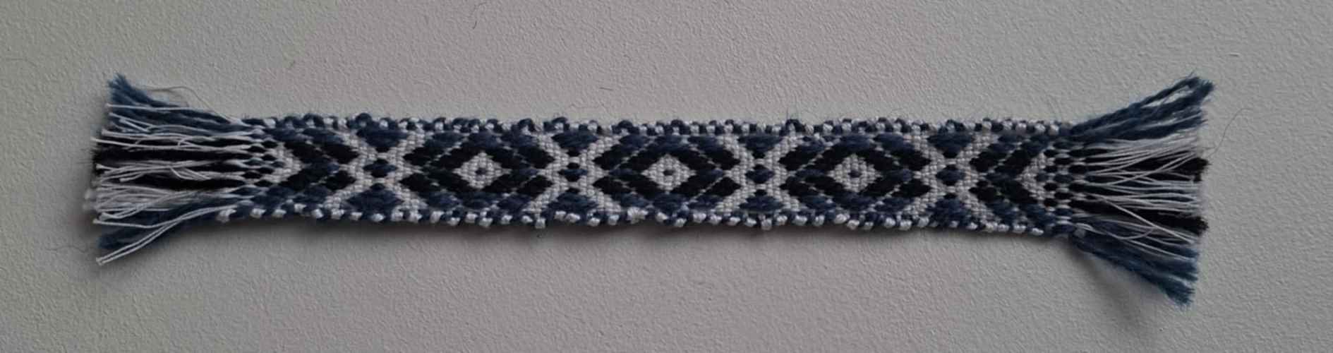 Kirivöö järjehoidja kolme rombiga – käsitsi kootud Eesti muster