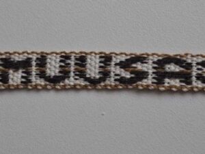 Kirivöö järjehoidja Muusa pruunides toonides