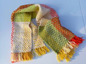 Roheline-kollane-oranž sall