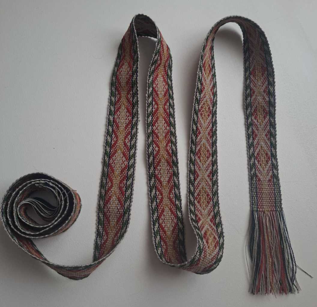 Jüri kihelkonna kirivöö ERM A 509:1330 punane beeži keskosaga